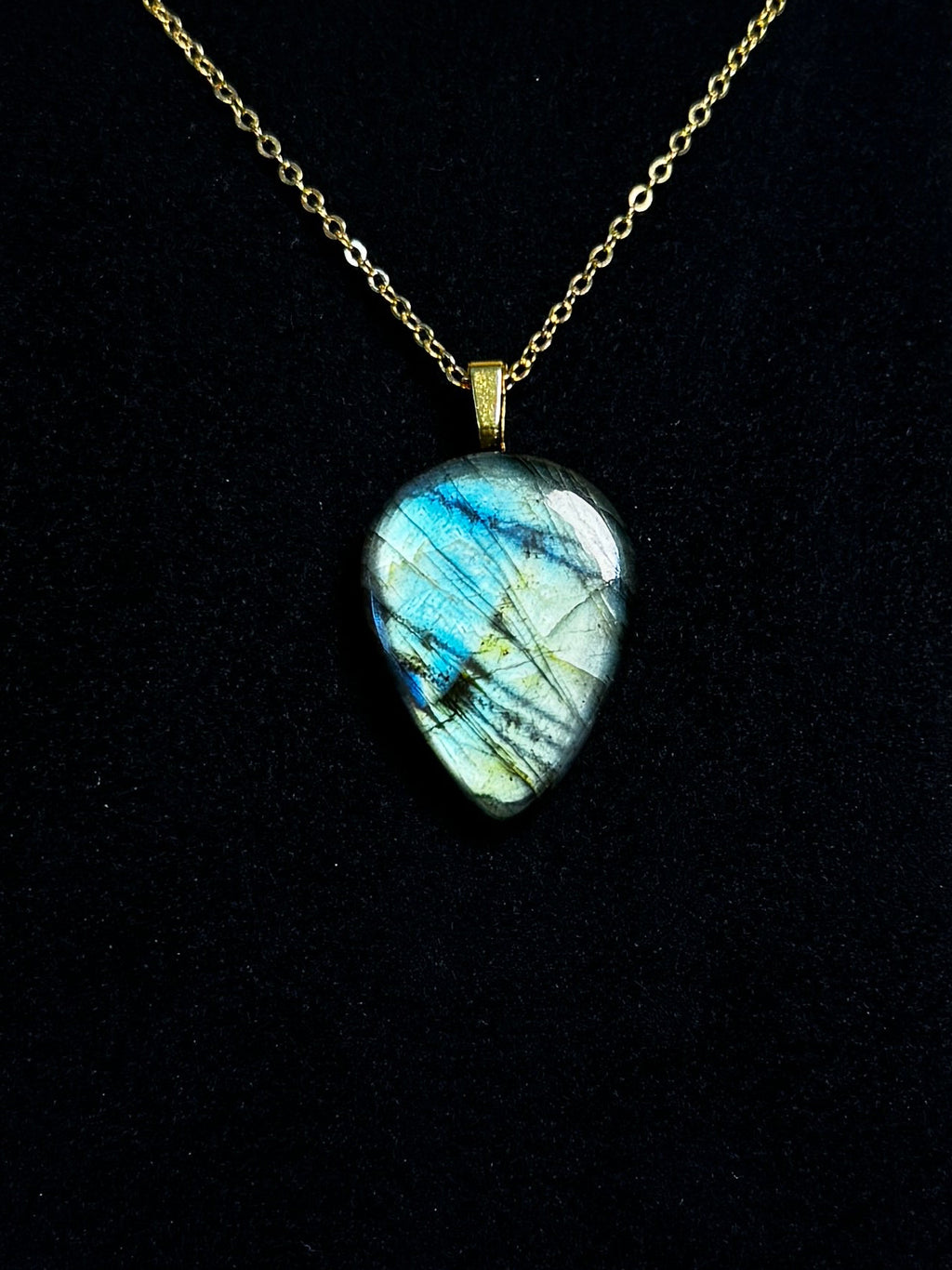 The Sea Glass Stone – Blue Green Labradorite Necklace