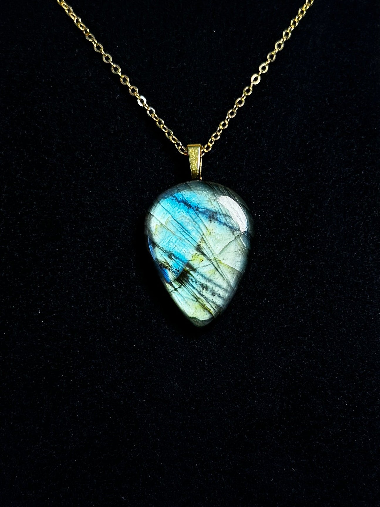 The Sea Glass Stone – Blue Green Labradorite Necklace