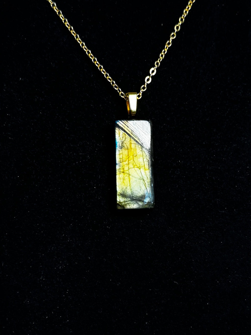 The Harvest Stone – Golden Green Labradorite Necklace