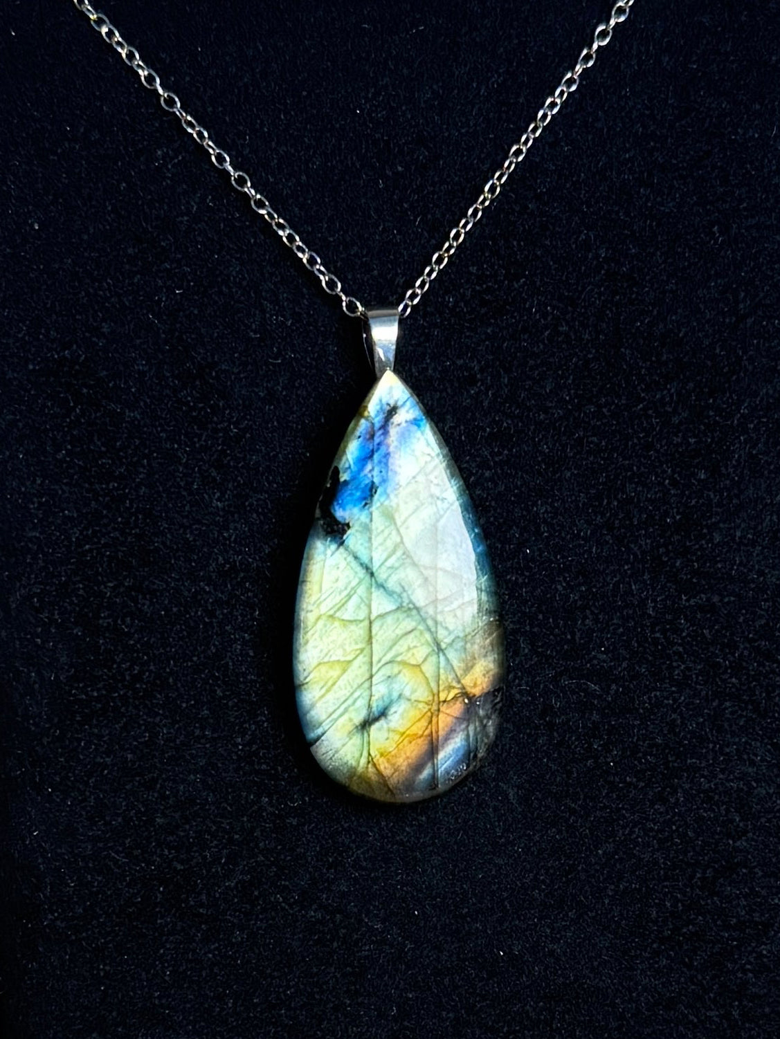 The Aurora Drift Stone – Silver Labradorite Necklace