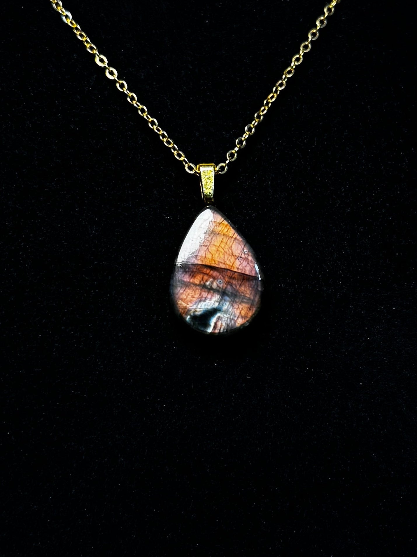 The Copper Tide Stone – Labradorite Necklace