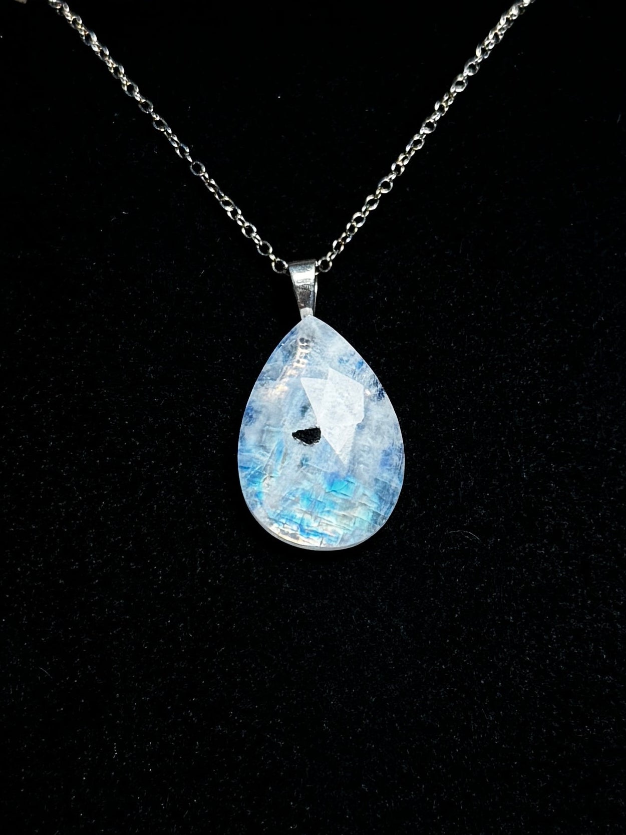 The Stillwater Moon Stone – Silver Rainbow Moonstone Necklace