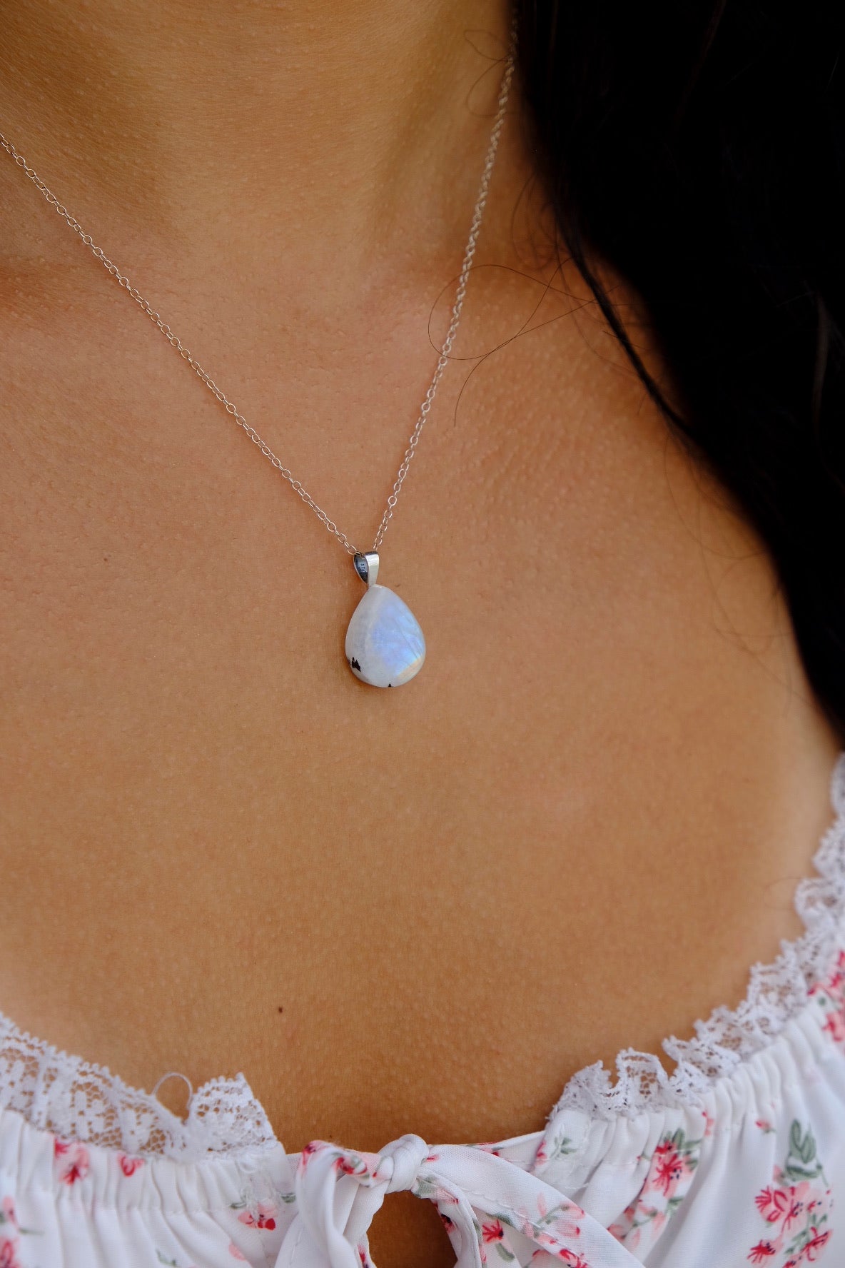 The Soft Halo Stone – Silver Rainbow Moonstone Necklace