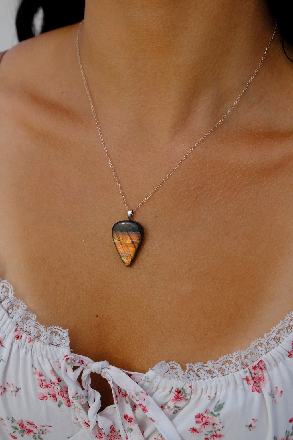 The Sunflare Stone – Silver Labradorite Necklace