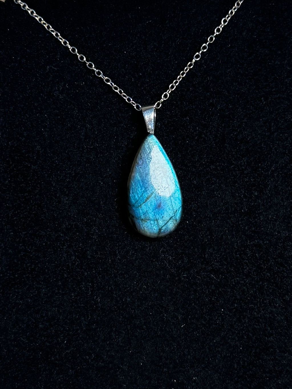 The Cyan Current Stone – Silver Labradorite Necklace