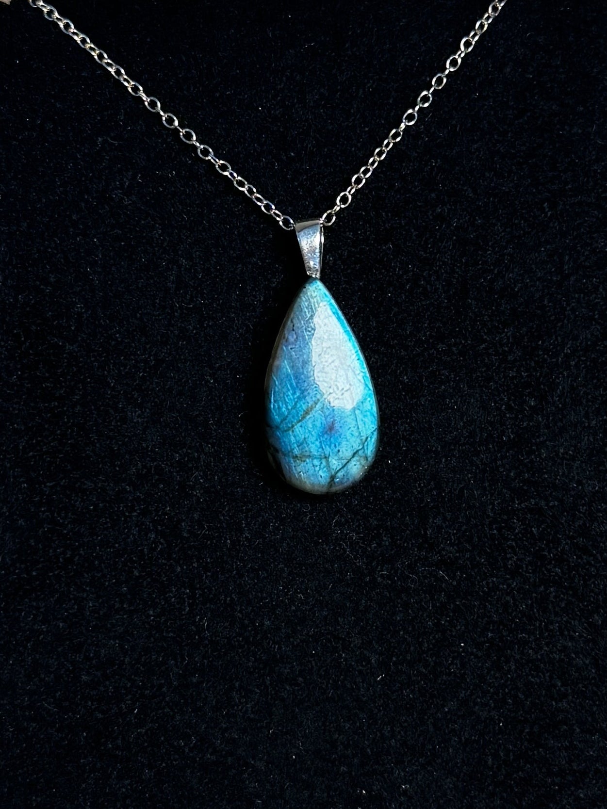 The Cyan Current Stone – Silver Labradorite Necklace