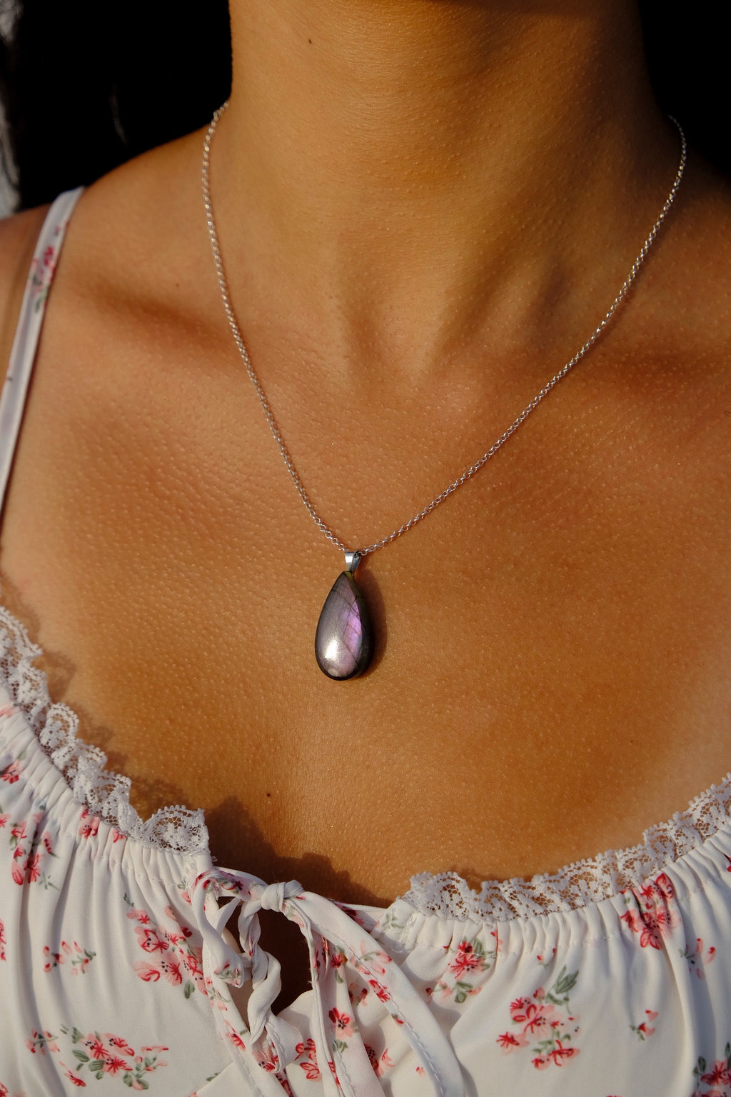 The Violet Stone – Silver Labradorite Necklace