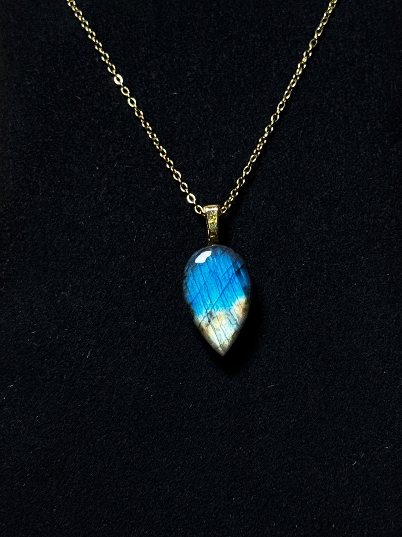 The Oracle Stone – Electric Blue Labradorite Necklace