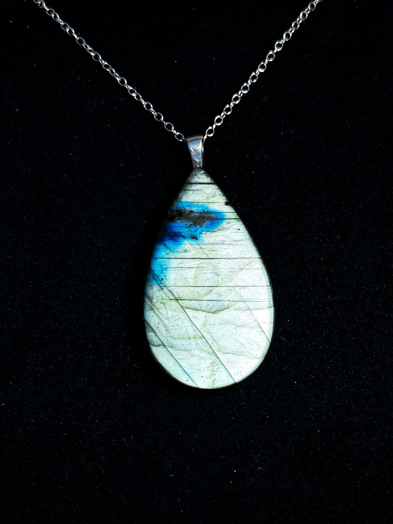The Arctic Bloom Stone – Silver Labradorite Necklace