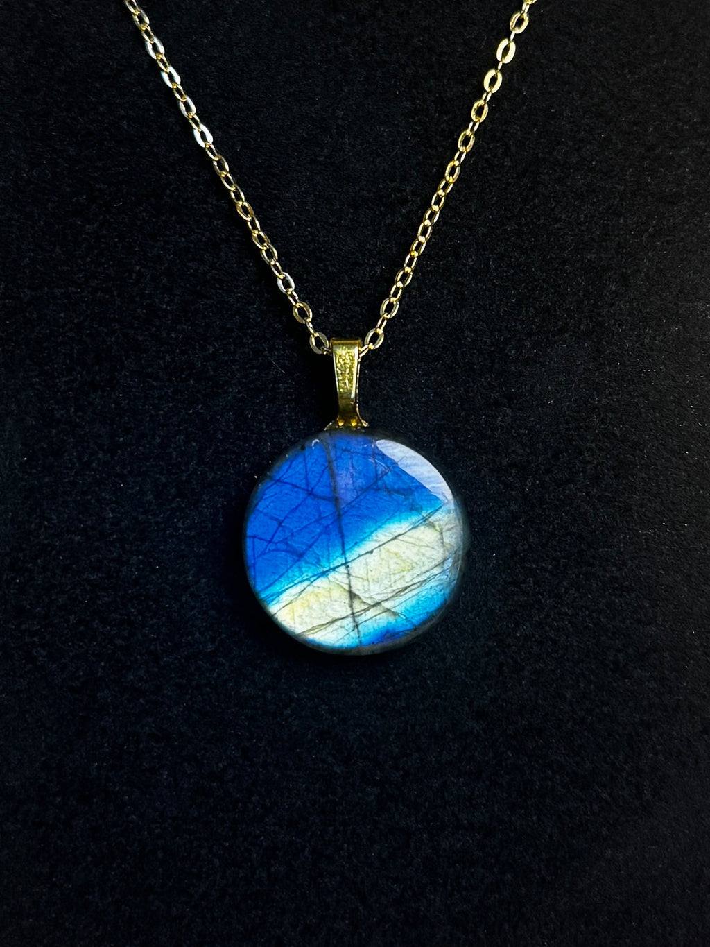 The Full Circle Stone – Electric Blue Labradorite Necklace