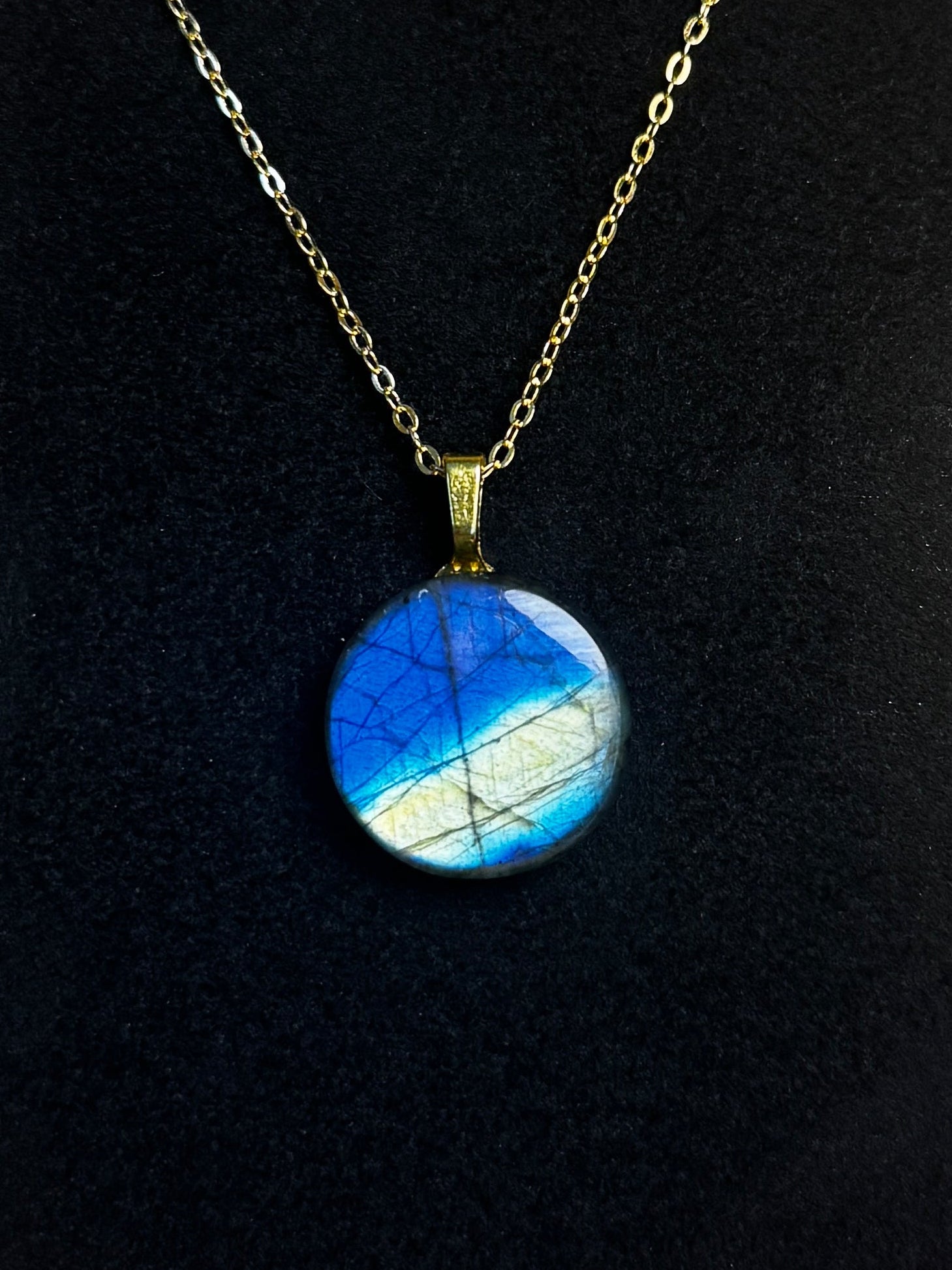 The Full Circle Stone – Electric Blue Labradorite Necklace