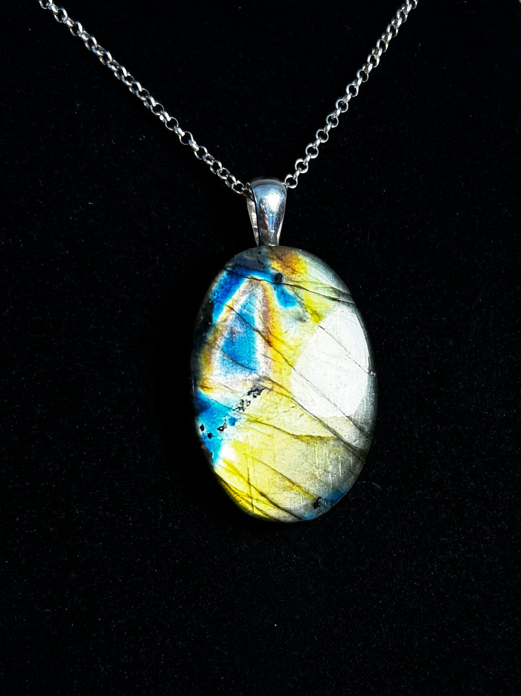 The Prism Bloom Stone – Silver Labradorite Necklace