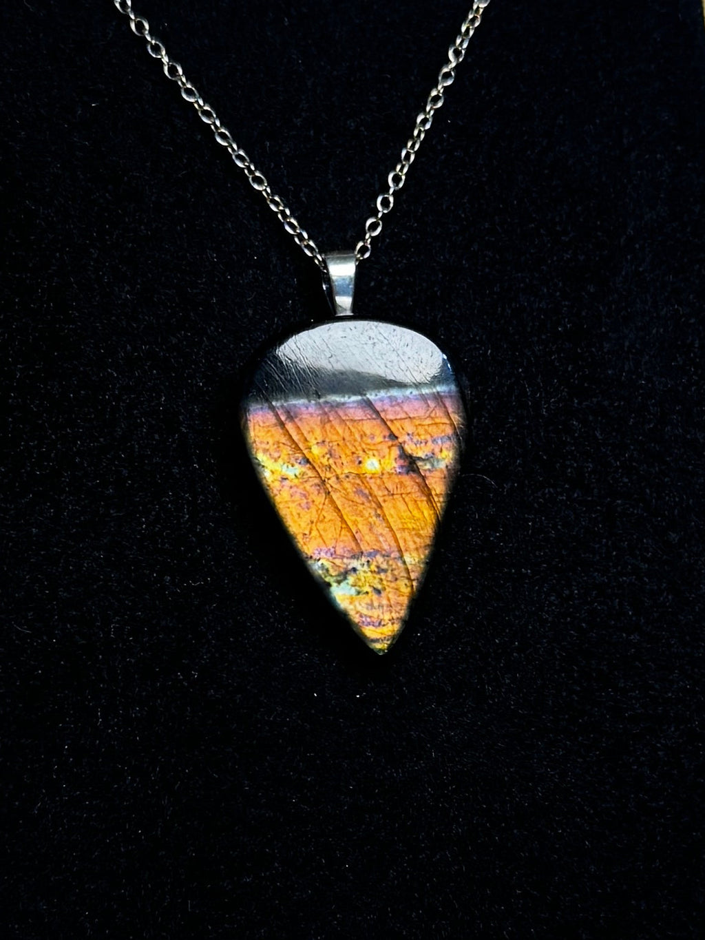 The Sunflare Stone – Silver Labradorite Necklace