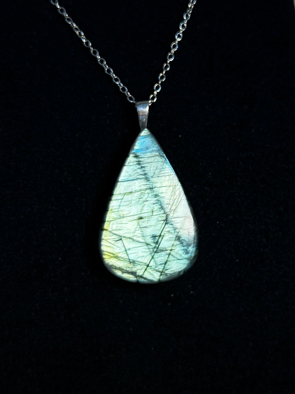 The Pale Current Stone – Silver Labradorite Necklace