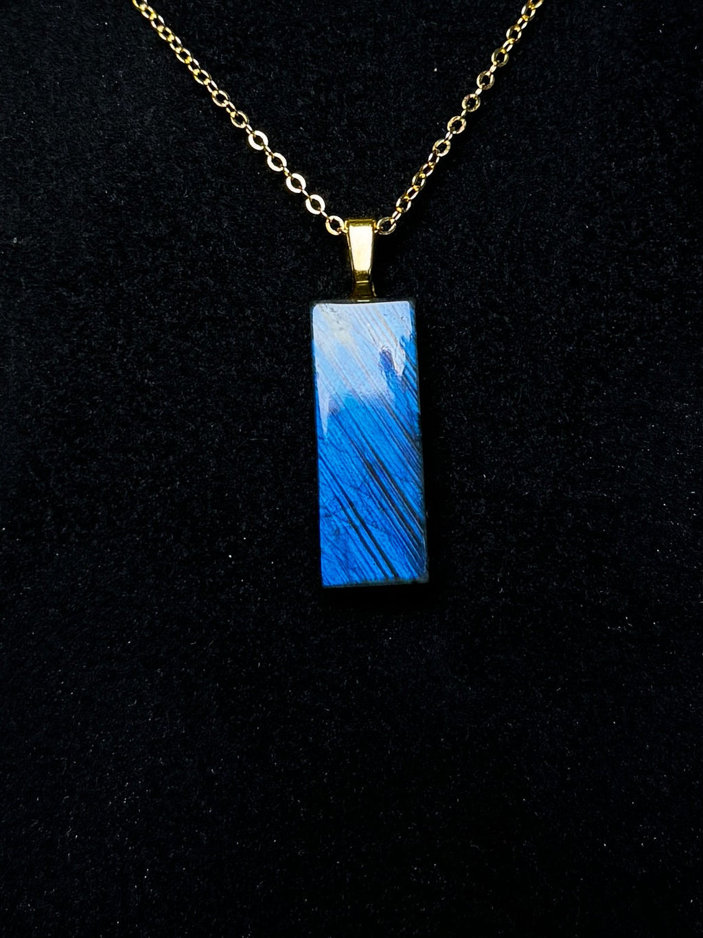 The Visionline Stone – Electric Blue Labradorite Necklace