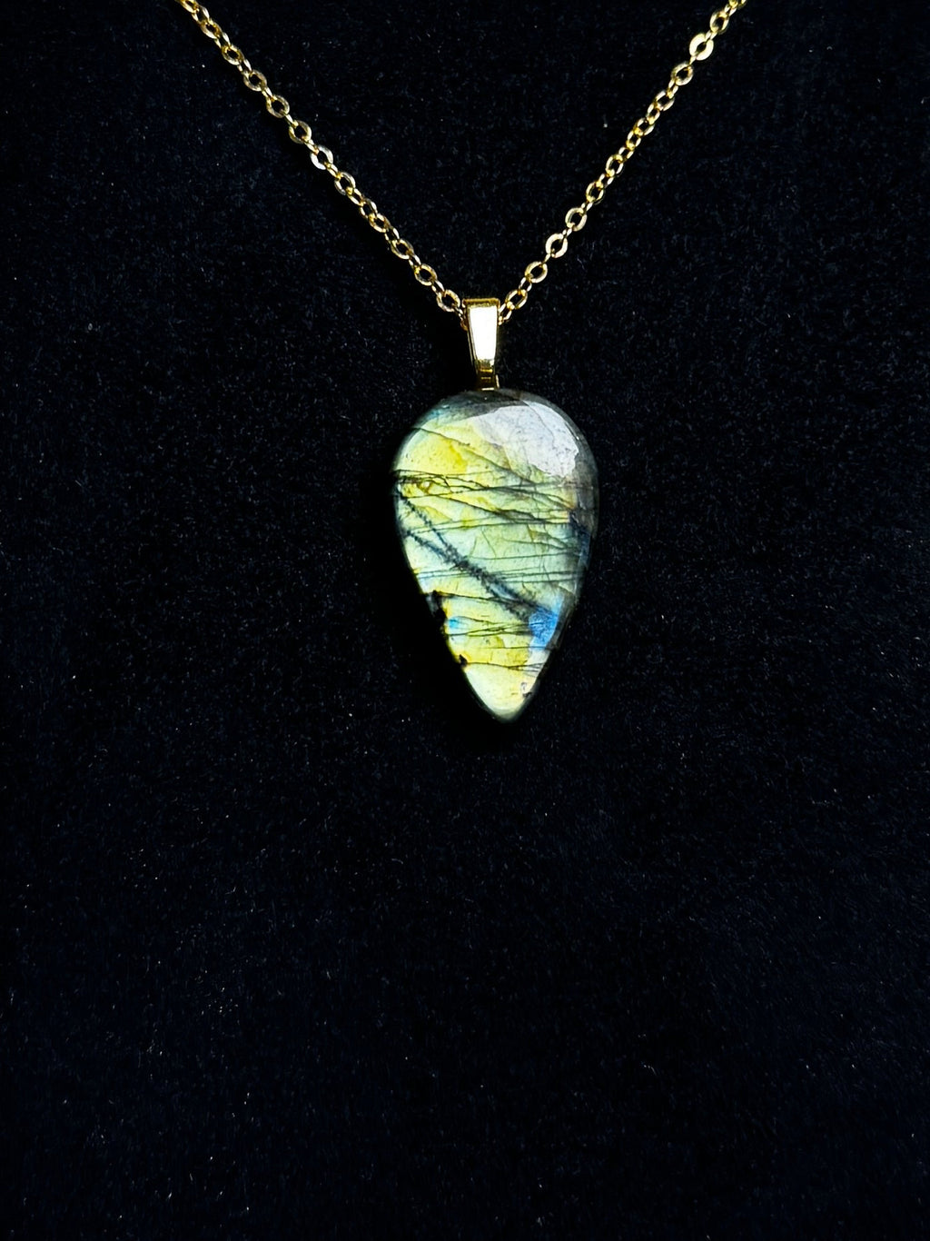 The Flourish Stone – Golden Green Labradorite Necklace