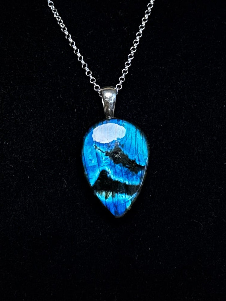 The Eclipse Stone – Electric Blue Labradorite Necklace