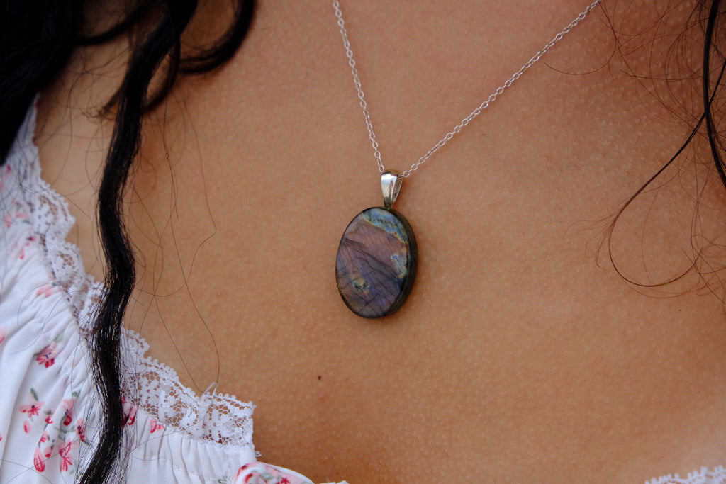 The Miracle Stone – Copper Violet Labradorite Necklace