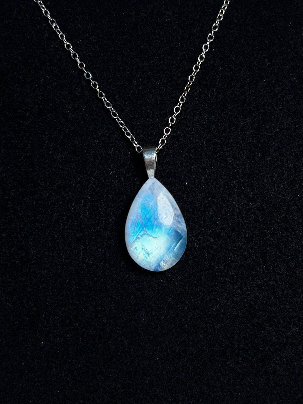 The Tideglow Stone – Silver Rainbow Moonstone Necklace
