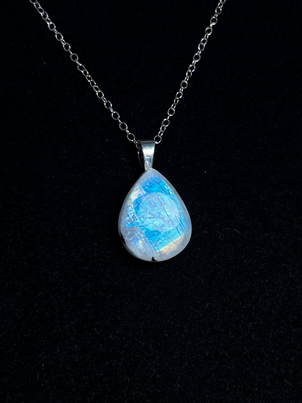 The Soft Halo Stone – Silver Rainbow Moonstone Necklace