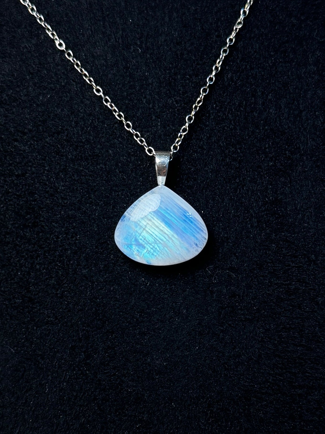The Moonwave Stone – Silver Rainbow Moonstone Necklace