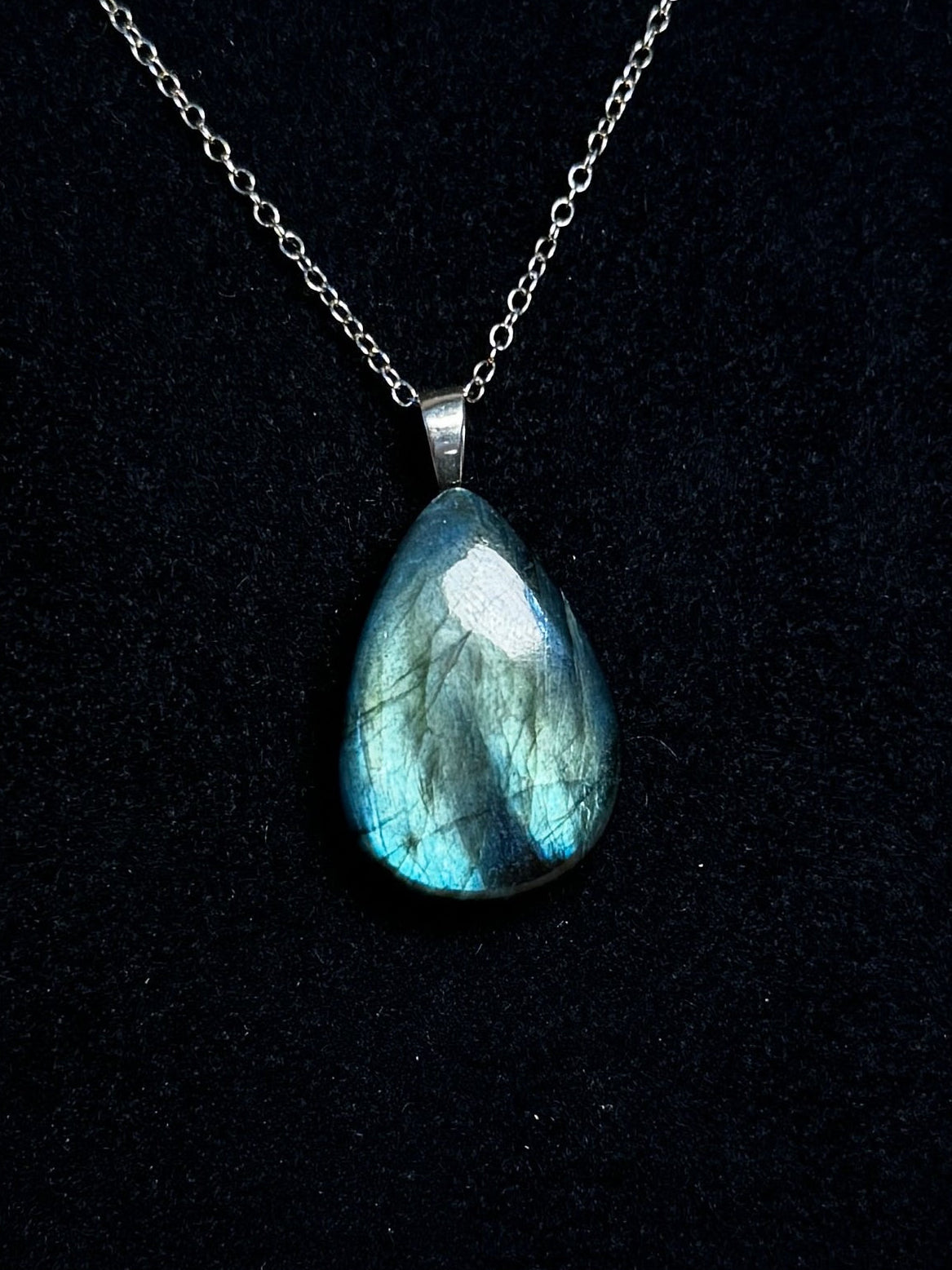 The Deepwater Stone – Silver Labradorite Necklace