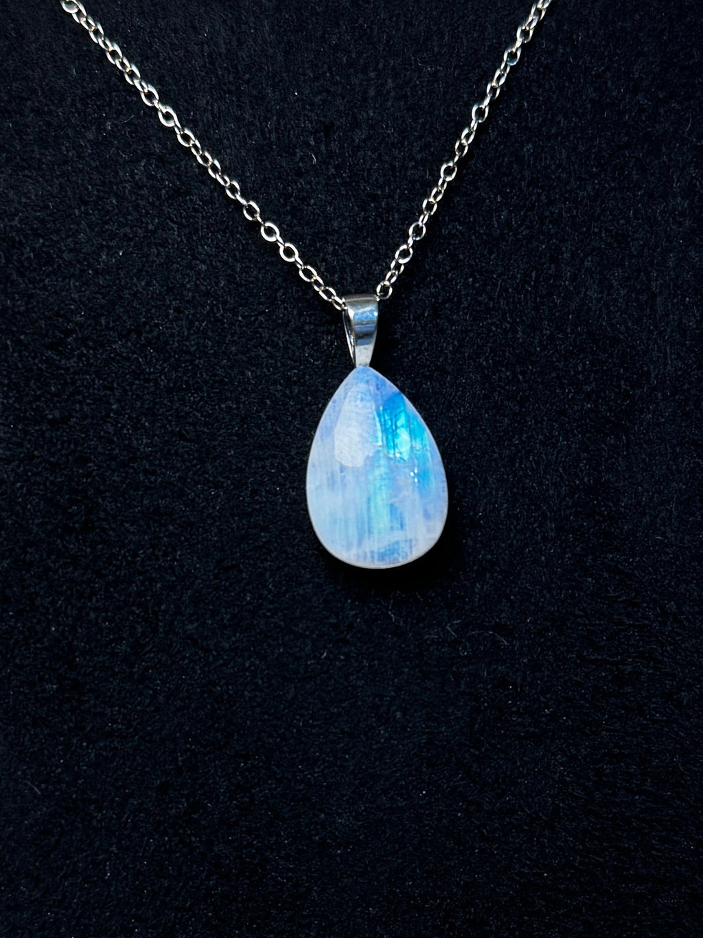 The Blue Veil Moon Stone – Silver Rainbow Moonstone Necklace
