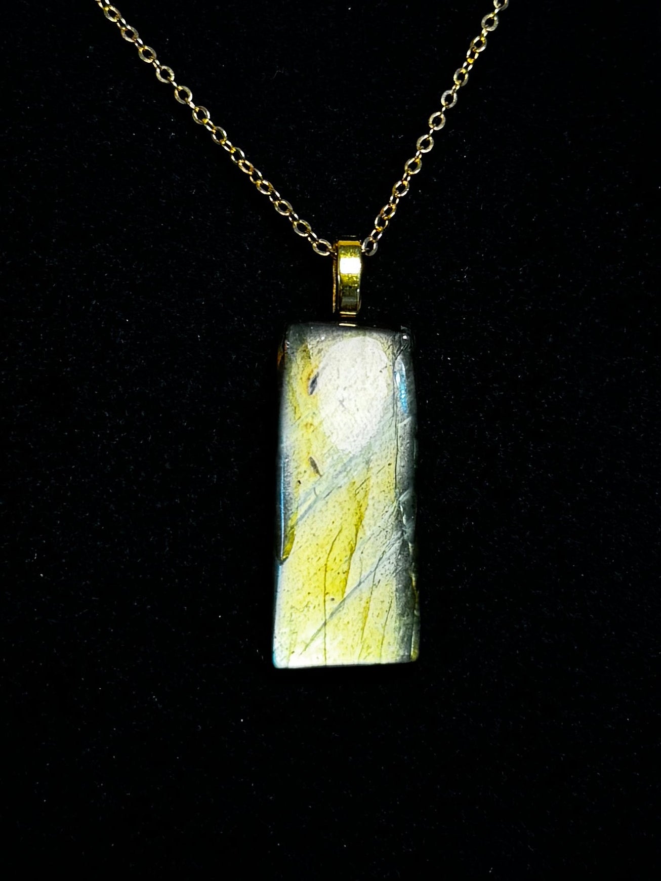 The Beacon Stone – Golden Labradorite Bar Necklace