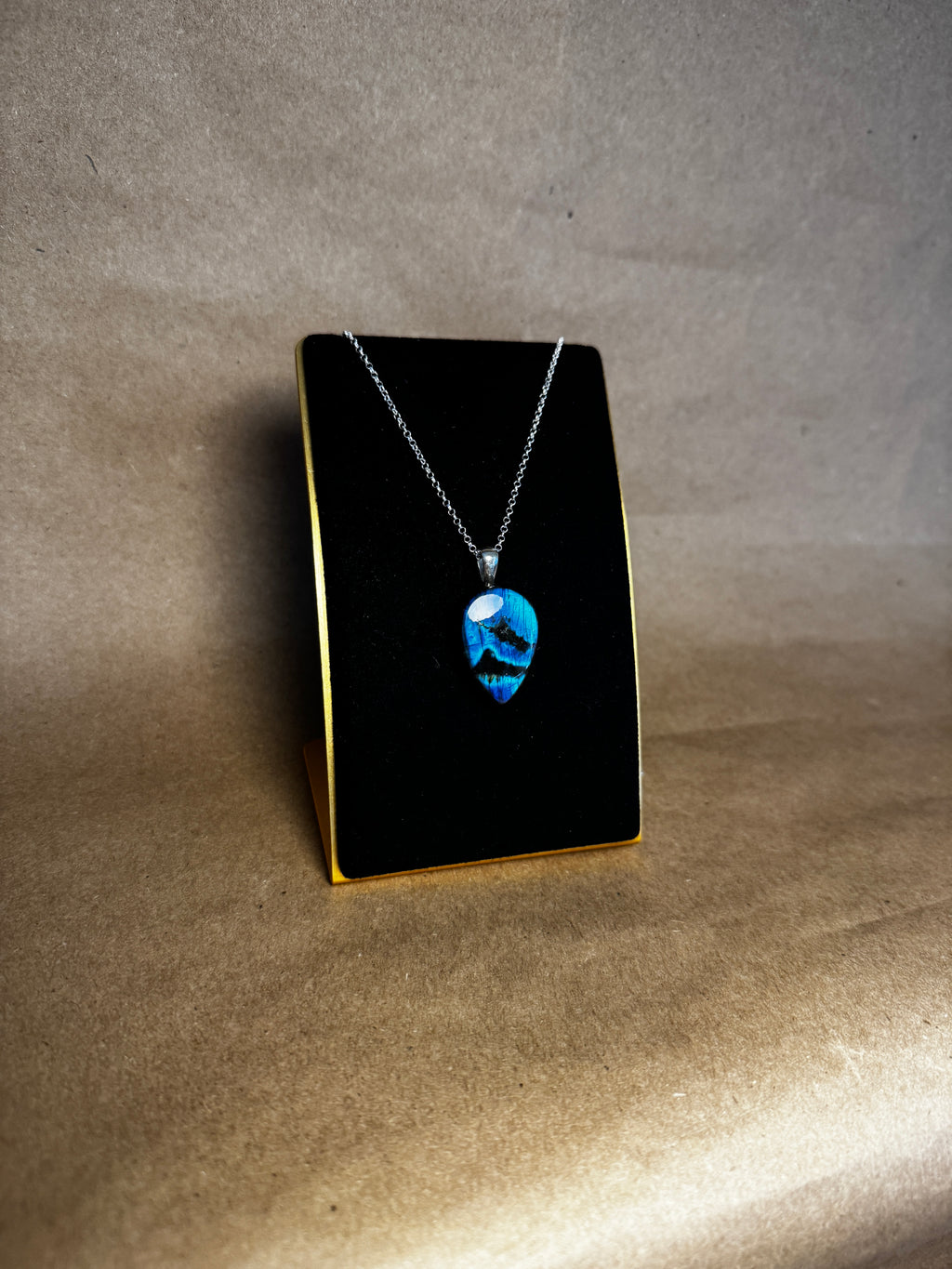 The Eclipse Stone – Electric Blue Labradorite Necklace